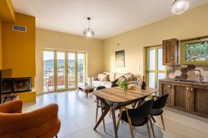 Martinia Pool Getaways - Majestic Panoramic Views