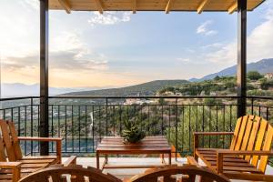 Martinia Pool Getaways - Majestic Panoramic Views