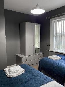 3 Bed House - Free Parking - 10 Minutes to City Centre - Perfect for Families, Contractors and Relocators