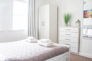 3 Bed House - Free Parking - 10 Minutes to City Centre - Perfect for Families, Contractors and Relocators