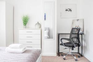 3 Bed House - Free Parking - 10 Minutes to City Centre - Perfect for Families, Contractors and Relocators