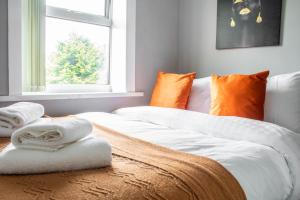 3 Bed House - Free Parking - 10 Minutes to City Centre - Perfect for Families, Contractors and Relocators