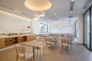 Phos Hotel Adults Only