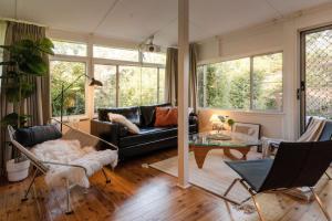 Romantic Garden Cottage with Home Cinema