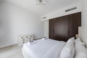 1BD Partial Burj Al Arab View Prime Location