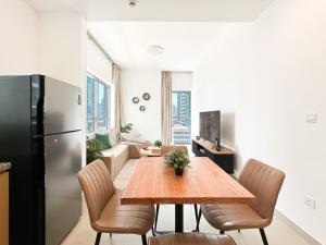 Trophy - Downtown Skyline Sanctuary Suite