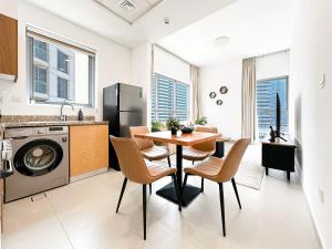 Trophy - Downtown Skyline Sanctuary Suite