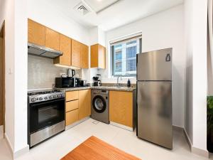 Trophy - Downtown Skyline Sanctuary Suite