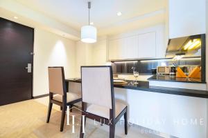 LUX The JW Marina Suite