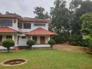 Tropical Blooms by StayApart - Thirunelli