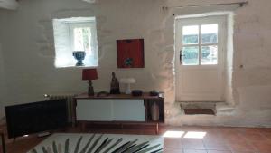 Longere ancienne dans un parc