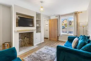 Spacious & Stylish 4 Bed home in Worsley - Tyldesley