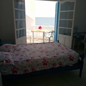 Pied dans leau avec balcon