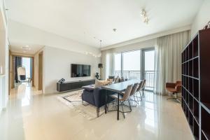 LUXE | Luxury 2BR | Creek View | Modern & Cozy