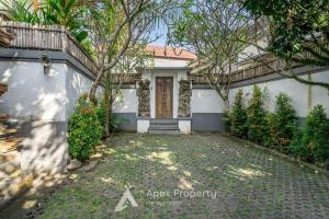 4BR Villa Ayaka Private Oasis Near Seseh Beach