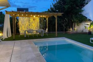 Villas Maison en pierre avec sa piscine chauffee : photos des chambres