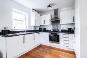 Luxury 2 Bed City Centre with Parking-Long Stay Offer