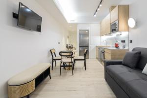 Deluxe SOL, by MONARO