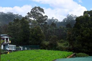 Ajymth Luxury Apartments - Lakeview Residencies - F24