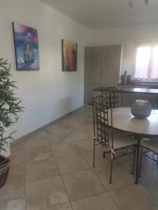 Chambre dHôtes dans Villa - La Londe Les Maures - Résidence dArtiste "La Maison du Bonheur" 2 personnes