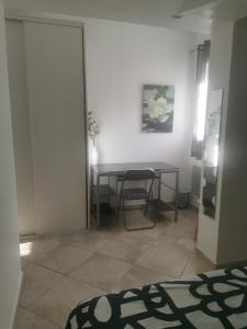 Maisons de vacances Chambre d-Hotes dans Villa - La Londe Les Maures - Residence d-Artiste La Maison du Bonheur 2 personnes : photos des chambres