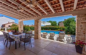 Stunning Home In Liznjan With Kitchen