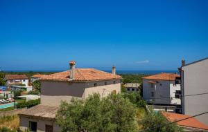 Stunning Home In Liznjan With Kitchen