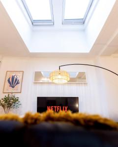 Spacious two-bed apartment 100m from Trafalgar sqr