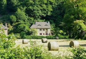 Lovely house by the Rance river, near Dinan port