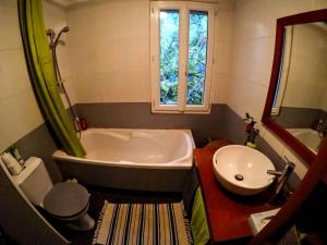 Lovely house by the Rance river, near Dinan port