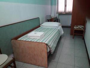 Single Room with Shared Bathroom