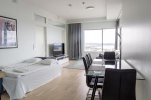 18th Floor Helsinki High Point 1 BDR Apartment with City View - Free Garage Parking