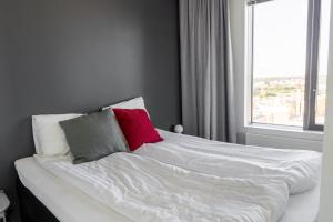 18th Floor Helsinki High Point 1 BDR Apartment with City View - Free Garage Parking