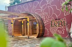 Fräulein Leni Hotel - Svečina