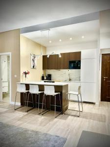 Home 120, Mansion Alhamar