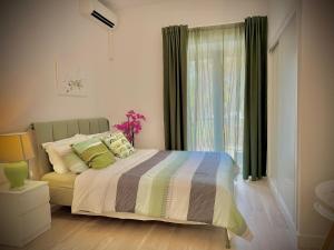 Home 120, Mansion Alhamar