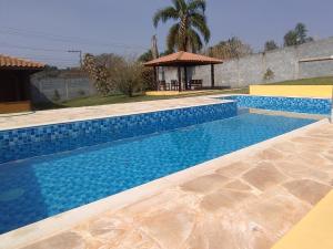Chácara com piscina e amplo espaço gourmet à sete min da famosa estrada do roteiro do vinho