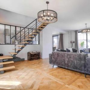 House for 18 people with cinema Place Morny