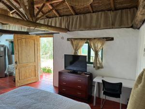 Bella casita de adobe vía a la laguna de Tota