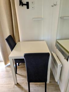 Campings Mobil home 4x8m et terrasse 18m2 : Mobile Home