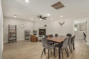 4 Brdm 6 Beds Pool PetsOK Fenced Yard