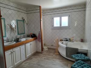 Maisons de vacances Maison de vacances en pierre avec piscine : photos des chambres