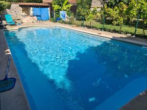 Maison de vacances en pierre avec piscine