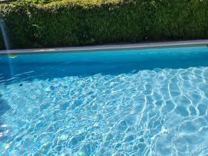 Maison de vacances en pierre avec piscine