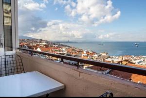 Charming Sea View House in Konak