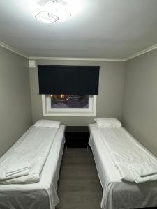 Alesund bedroom with shared shower - 3hvězdičkové hotely ve městě Ålesund