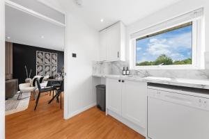 2BR Sleeps 5 With Workspace Free Wifi & Parking