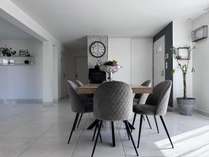 Maisons de vacances Le QG des Bolides - 15 pers - Circuit - Reve au Mans : photos des chambres
