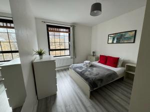 Old Street 1-Bedroom Entire Apartment Central London