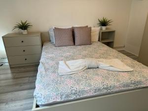 Old Street 1-Bedroom Entire Apartment Central London